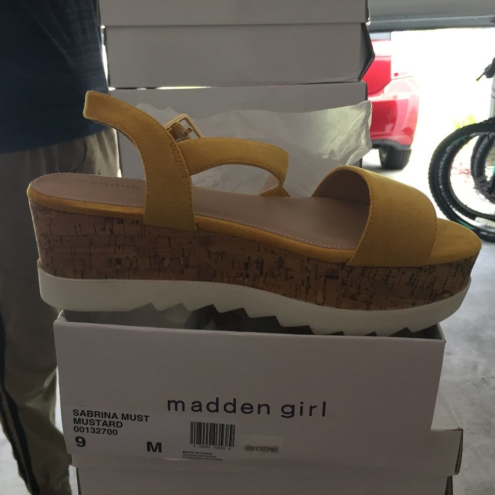 Madden Girl "9"